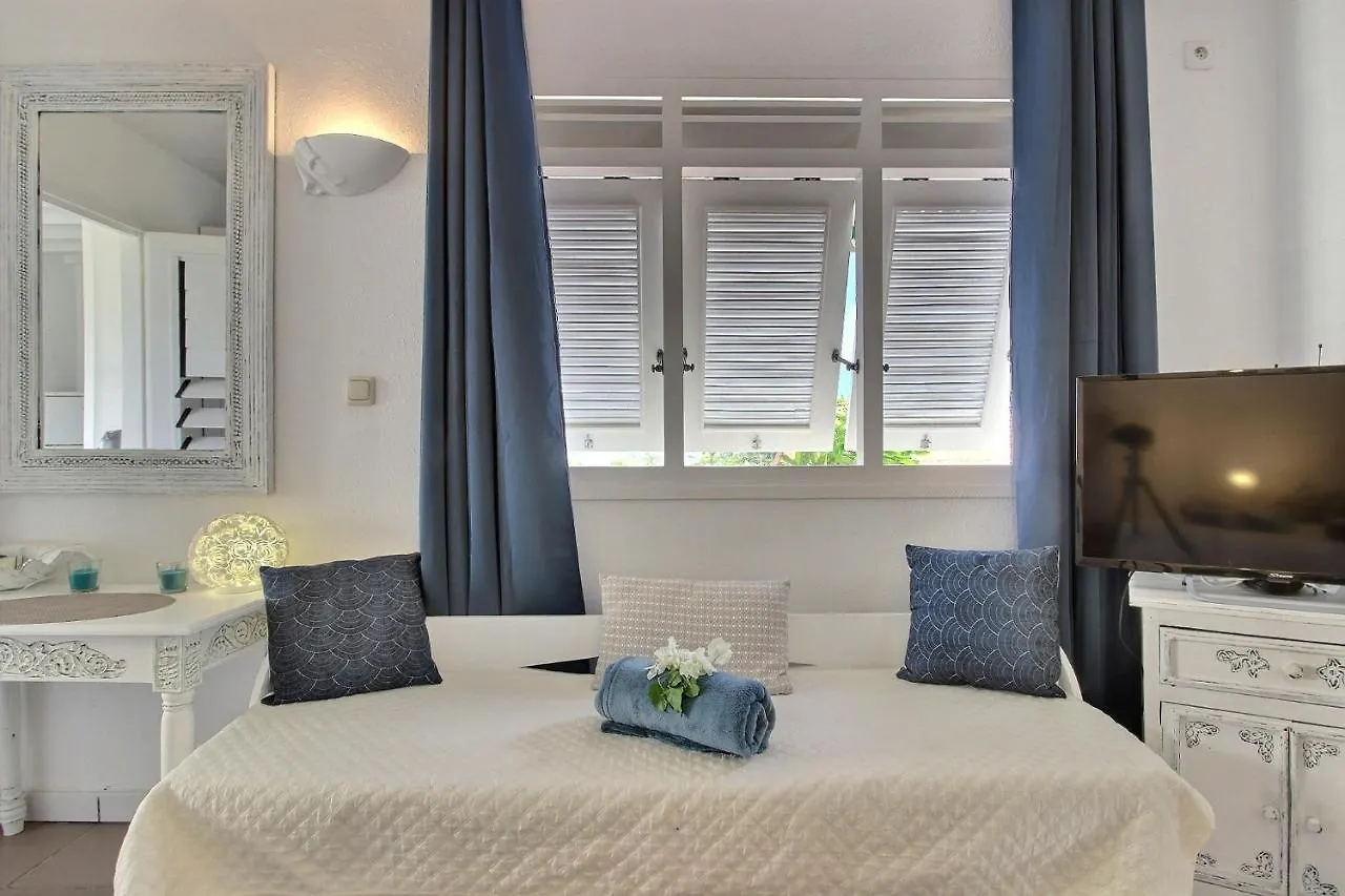Ty Paradis Sainte-Anne Apartment