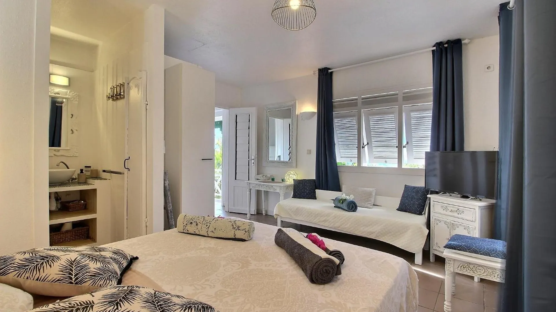 Ty Paradis Sainte-Anne Apartment